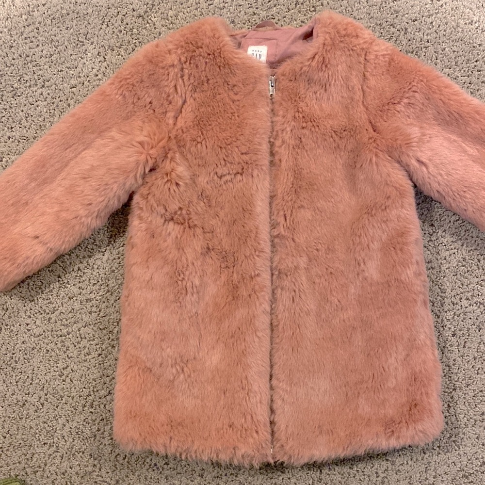 Gap baby gap girls size 5 5t pink faux fur coat